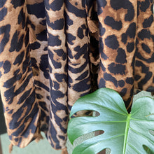 Load image into Gallery viewer, Leopard scarf