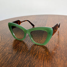 Load image into Gallery viewer, Eyes For You sunglasses - Green