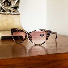 Load image into Gallery viewer, Reader sunglasses : tortoise shell