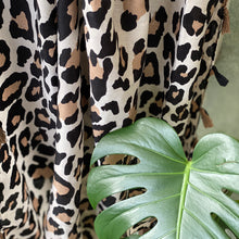Load image into Gallery viewer, Leopard scarf